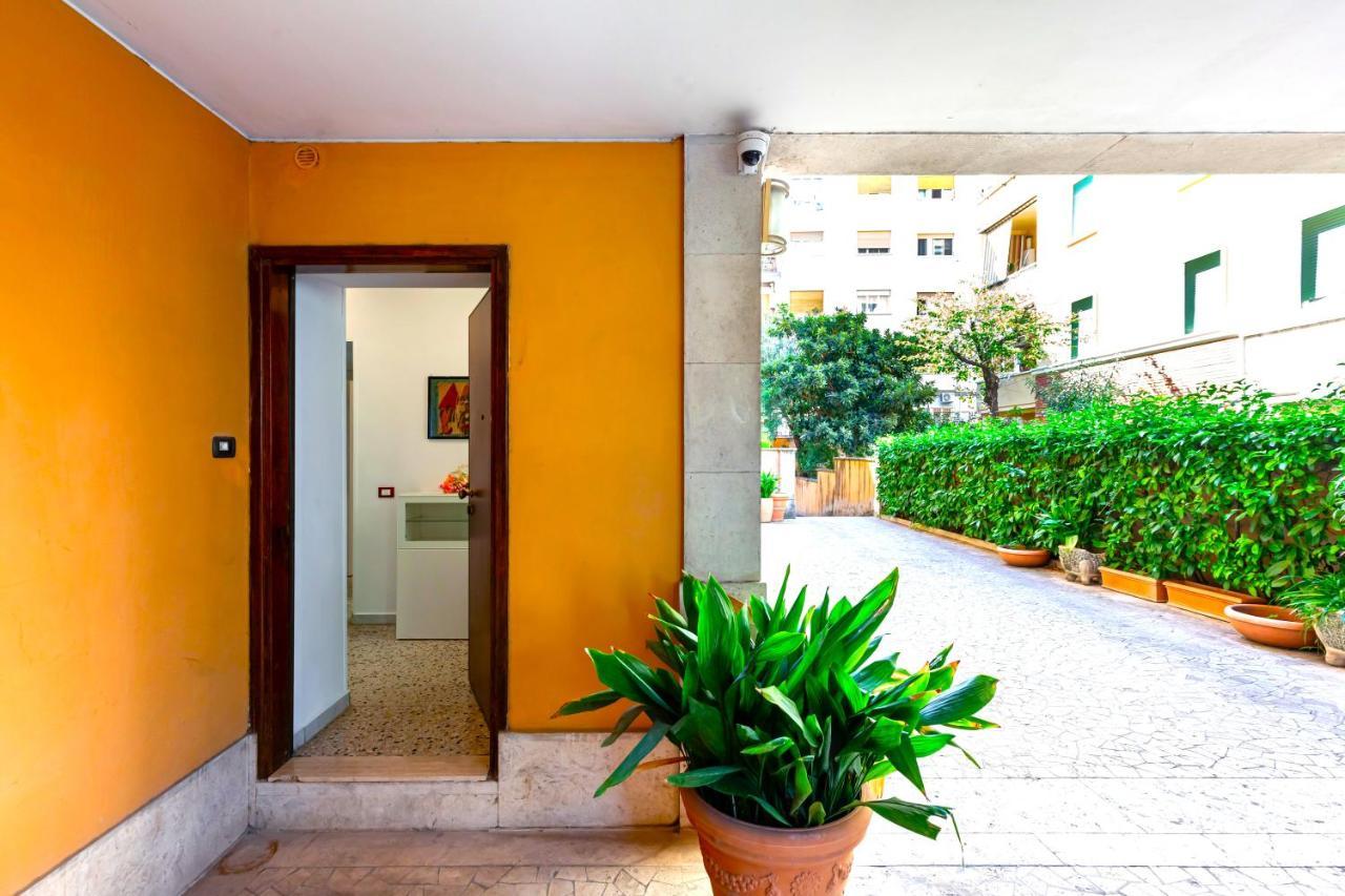 Hostly - Sant'Orsola Suite Apartment Рим Экстерьер фото